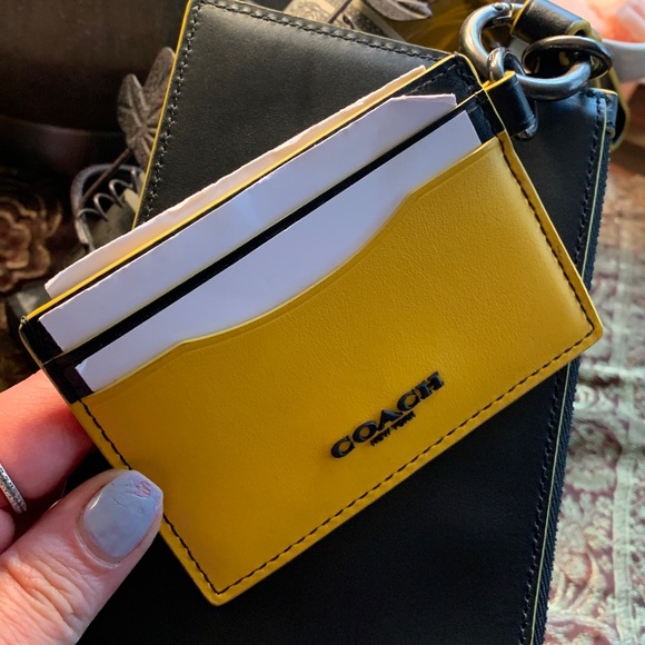 SOLD⛔️Authentic COACH refined calf leather  zip LG wristlet /removable card - Picture 3 of 15
